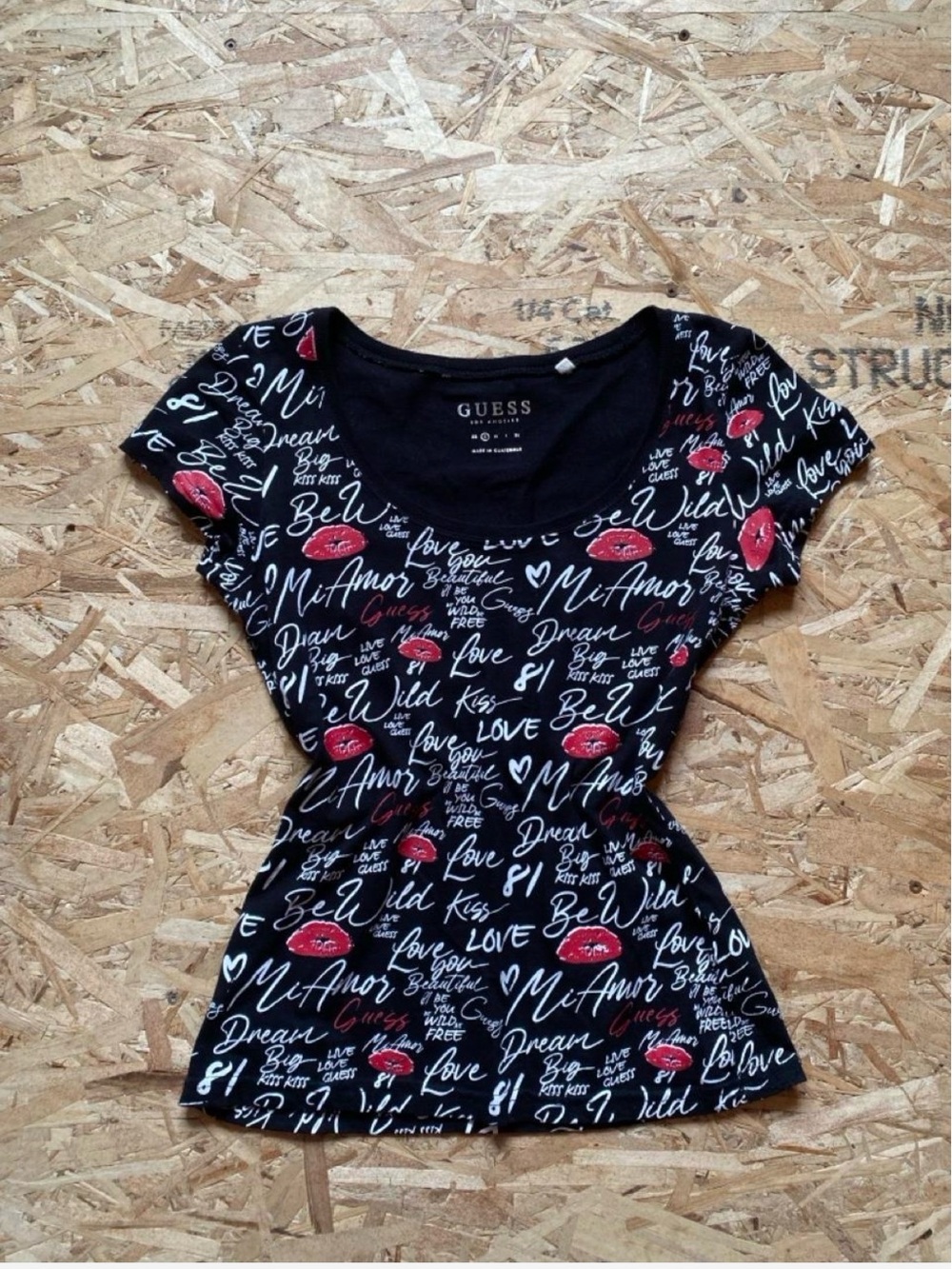 GUESS Y2K Black Short Sleeve Scoop Neck Tee with Red Lip & White Script